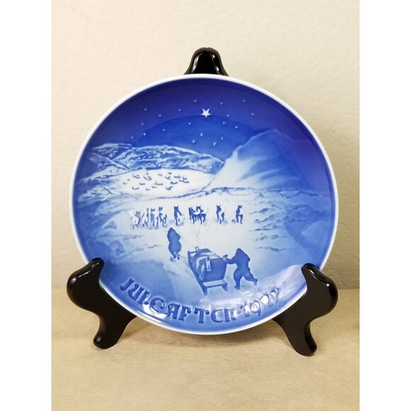 Royal Copenhagen Christmas in Greenland 1972 Wall Decor Plate 7" Denmark Vintage - Picture 1 of 13